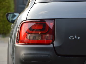 Citroën C4 Cactus 1.2 PureTech Shine AUTOMAAT | NAVI | CRUISE | CAMERA | PDC | ENZ